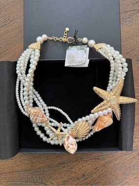 NWT Gardenia Gold & White Pearl Shell Necklace